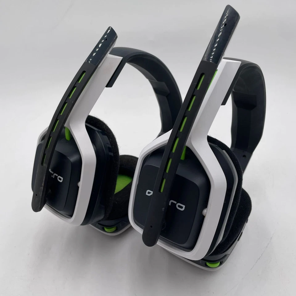 Lot of 8 Logitech Various Headsets READ AS IS - Image 4 of 4