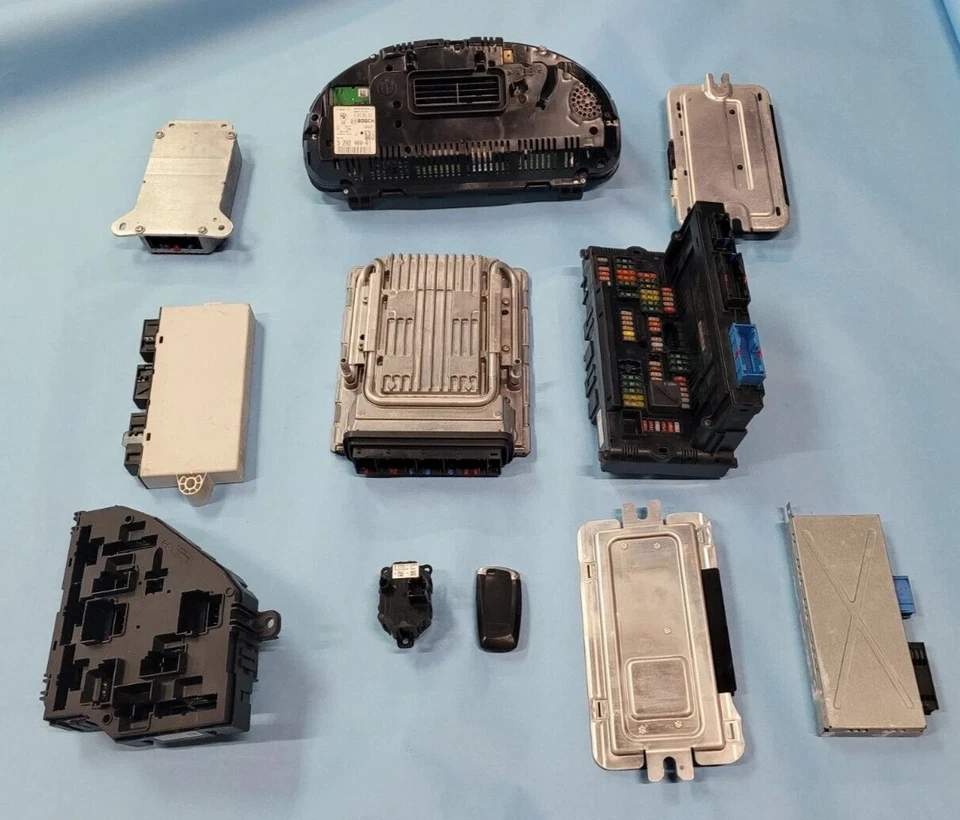 2009-2012 BMW 750i 750Li N63 ECM, CAS4, Key Fob, Ignition, Full Module Set - Image 2 of 4