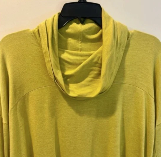 Cuello alto Cabi Ease, #4193, S, usado en excelente estado, musgo brillante Foto 3 de 4