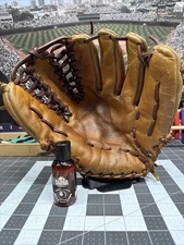 50s Spalding Roger Maris Glove – Clean Pocket, Strong Display, Restored