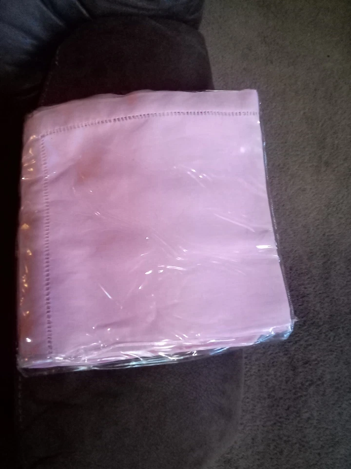 SFERRA 902 FEST. Обеденные салфетки льняные 20x20 4 новые в упаковке розовые, вышитые H - Изображение 3 из 4