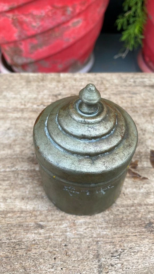 Antigua caja de tuercas de betel tallada a mano de latón caja de tabaco caja sindoor caja Tika Foto 2 de 4