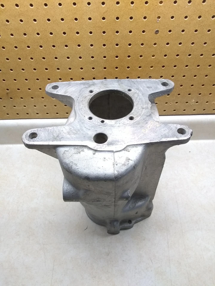 Estuche de 4 velocidades GM Muncie # 3851325 usado de colección, fecha P0127, Z Vin, 1965 Malibu SS. Foto 2 de 4