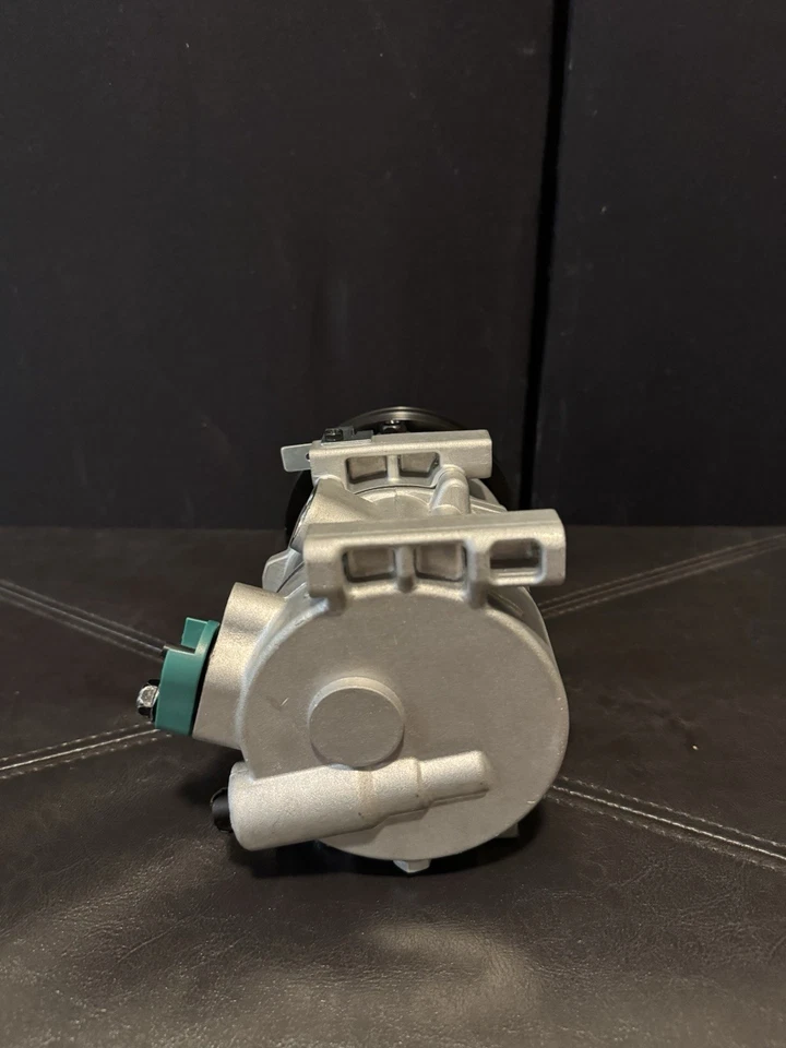 Compresor de aire acondicionado con embrague Kia Rio Hyundai Accent 2012-2017 1,6 L-L4 977011R100 Foto 2 de 4