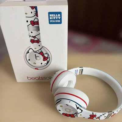 Beats Solo 2 Hello Kitty 40th Anniversary Special Edition Wired