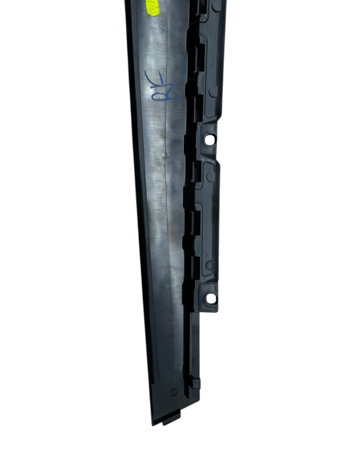 2016-2020 BENTLEY BENTAYGA OEM FRONT RIGHT B PILLAR DOOR WINDOW MOULDING *MARKS*