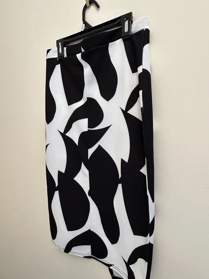 Women's Abstract midi  skirt Size UK 8 pre owned - Image 2 of 4