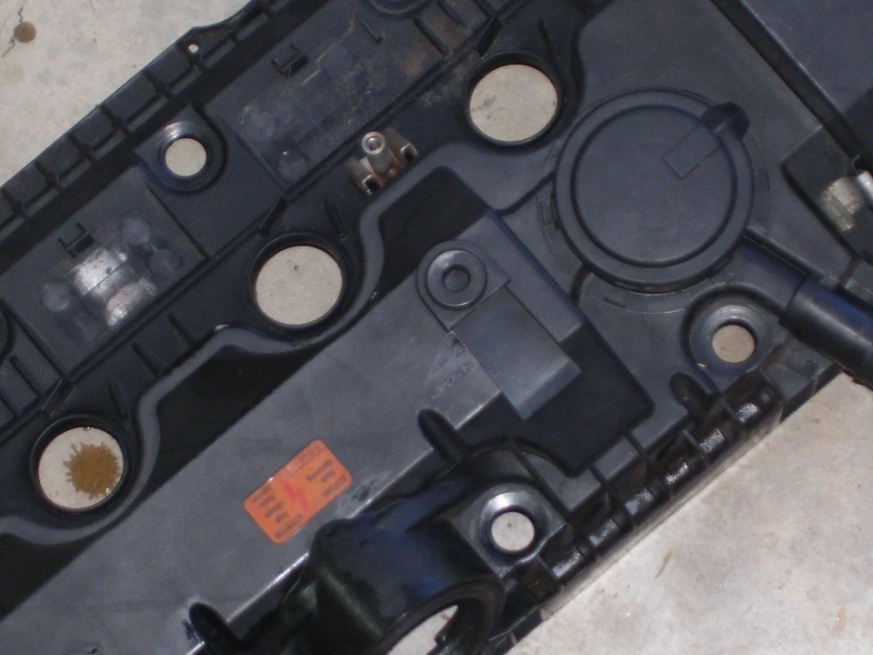 OEM 2002 BMW 745i front left engine valve cylinder head cover #2004030100473 - Image 4 of 4