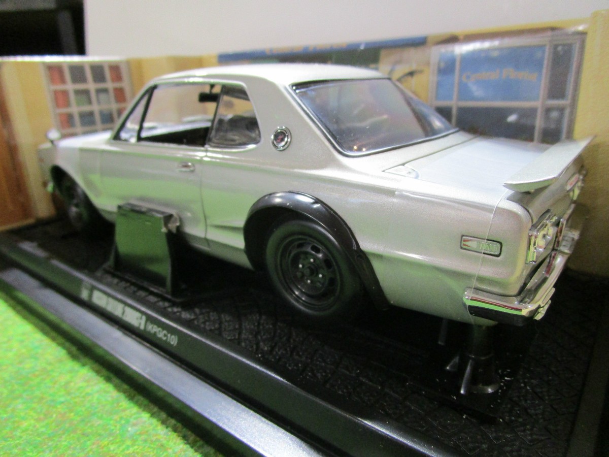 NISSAN SKYLINE 2000 GT-R KPGC10 gris 1/18 KYOSHO 08121S voiture