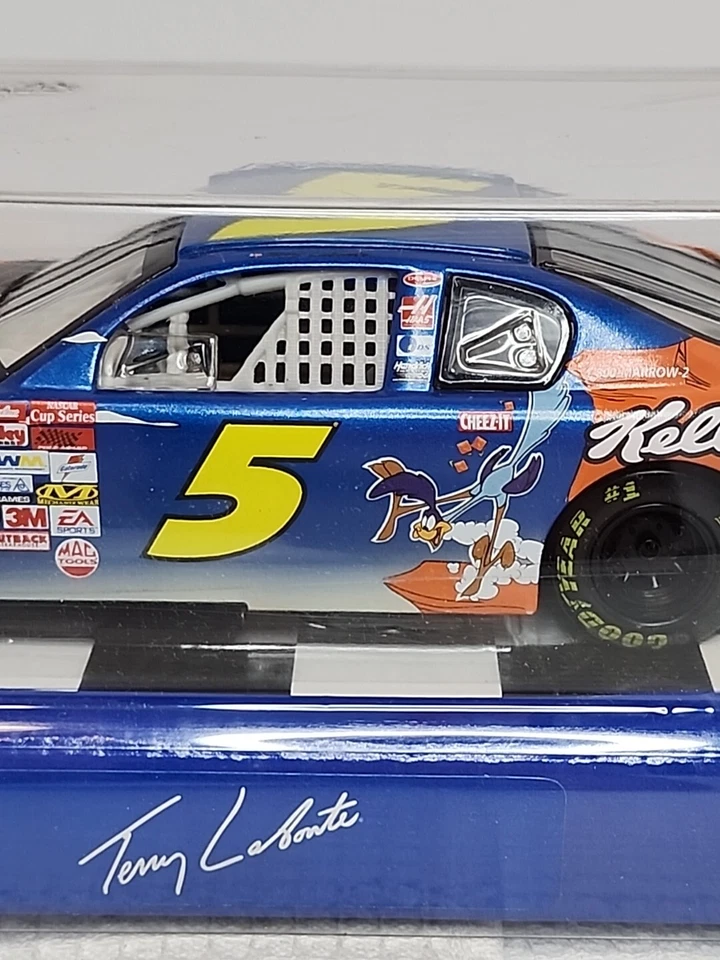 Terry Labonte #5 Winners Circle Looney Tunes Monte Carlo 2002 - Image 3 of 4