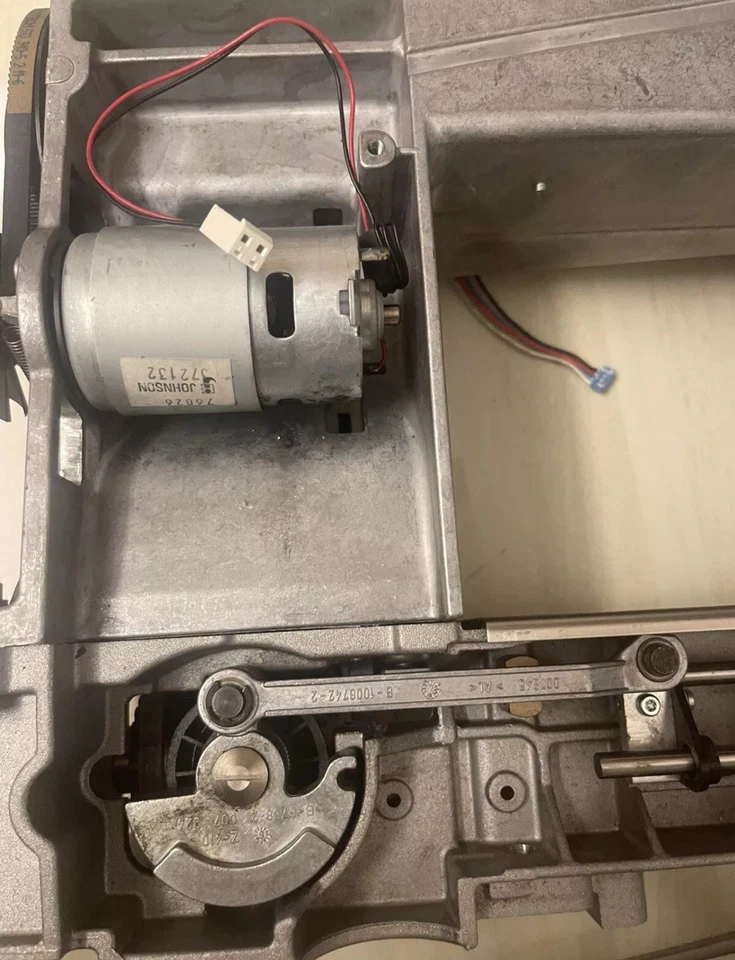 Genuine BERNINA Artista 170 Machine Main Internal Mechanism With Motors working - Image 3 of 4