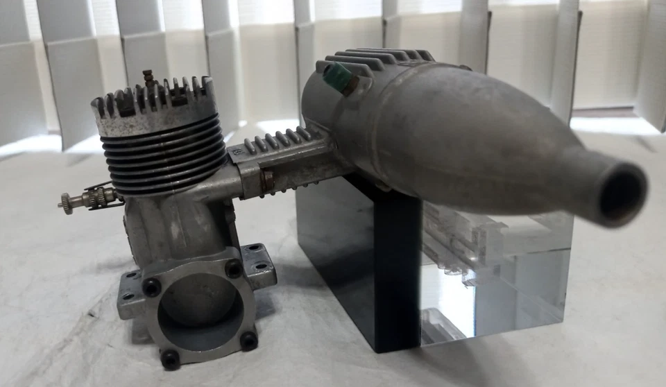 O.S. MAX 40SR Engine Radio Control Model Airplane Engine Used Item - Image 3 of 4