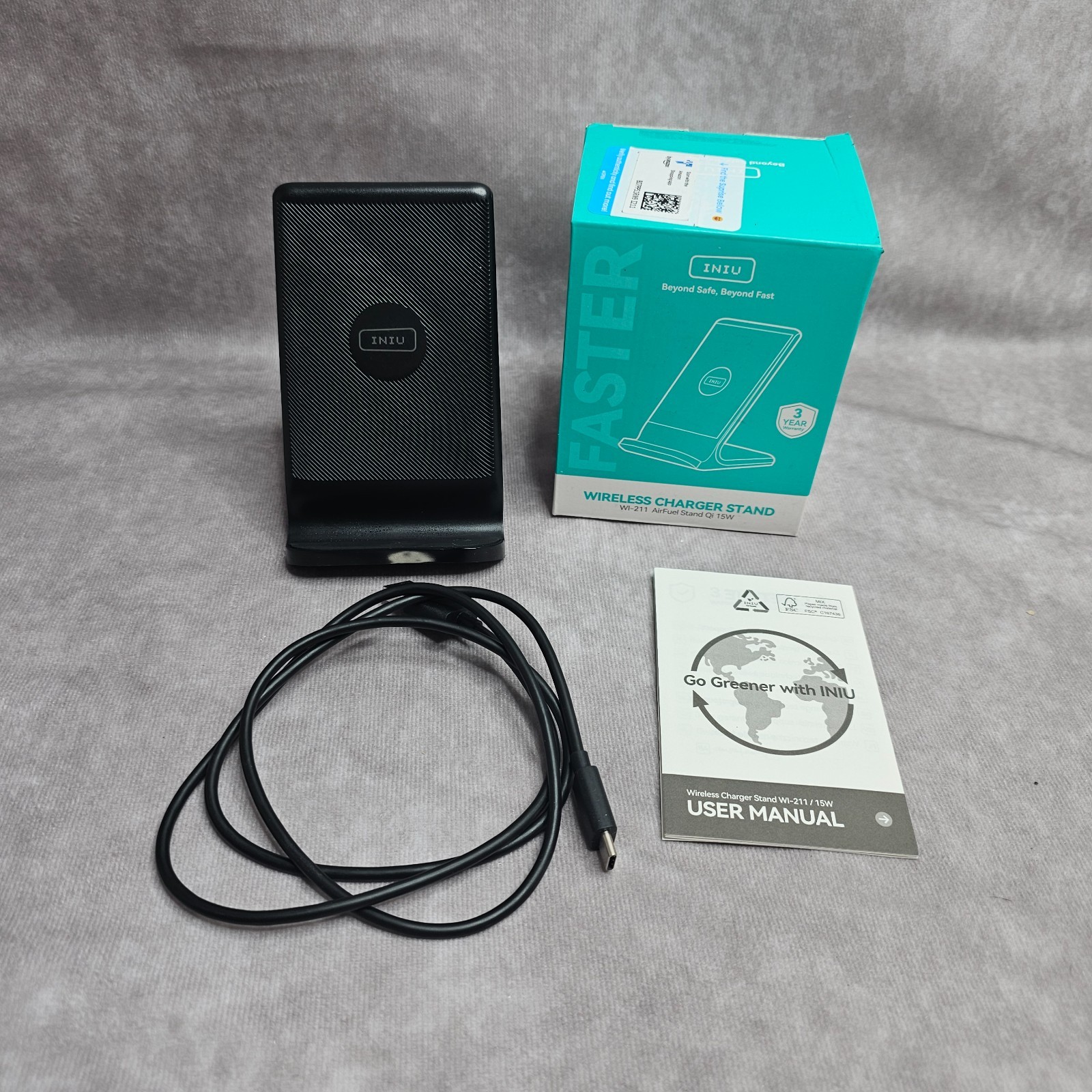 INIU 15W Qi Fast Wireless Charging Stand – Phone Dock with Adaptive LED Display