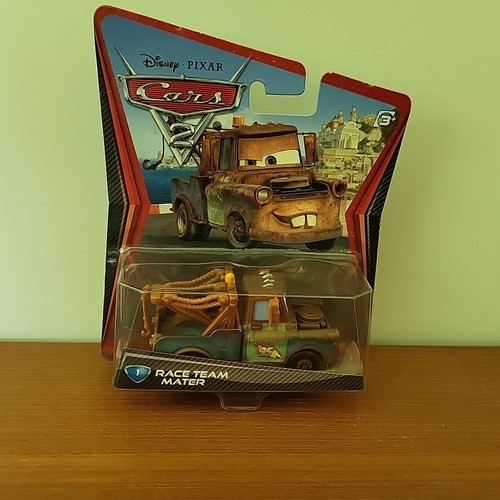 Disney Pixar Cars 2 Movie Race Team Mater (2010) Mattel Die Cast Spielzeugauto - Bild 2 von 4