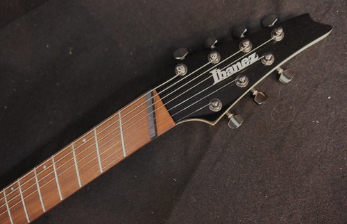 Ibanez RGMS7 BK 7-saitige MULTI SCALE E-Gitarre FANNED FREETS Wizard IIIneck