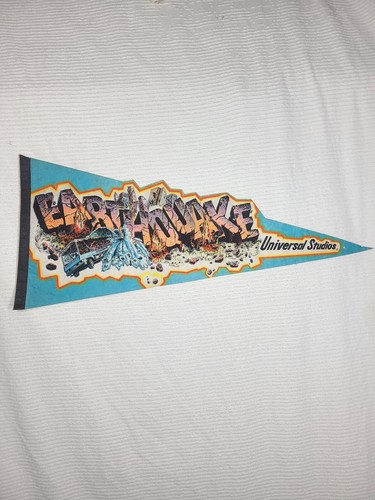 Vtg 3 Souvenir Pennant Flags Felt Printed Universal Studios Marine World Rare - Picture 4 of 9