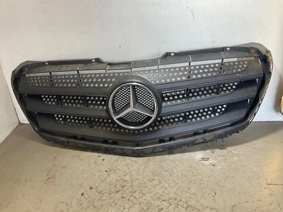 Mercedes-Benz Sprinter W906 2015 Front Upper Grille A9068800885 SIG61225 - Image 3 of 4