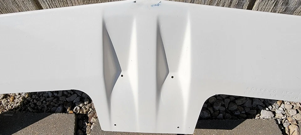 Visera de cabina redonda FE1 NOS Ford Escort 1980 1981 82 83 84 Foto 3 de 4