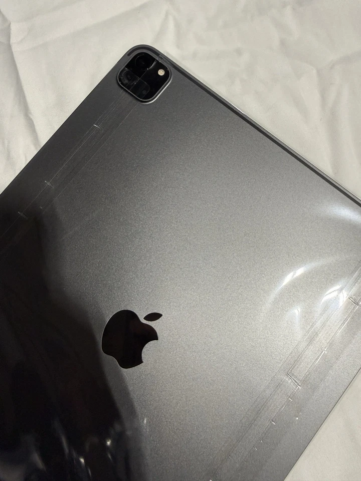 Apple iPad Pro 11 Inch (6th Gen. 2022) 128GB WiFi Excellent Condition Pre Owned - Image 2 of 4