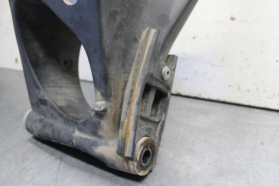 09-11 TRIUMPH DAYTONA 675 REAR SWINGARM BACK SUSPENSION SWING ARM BB652 - Image 4 of 4