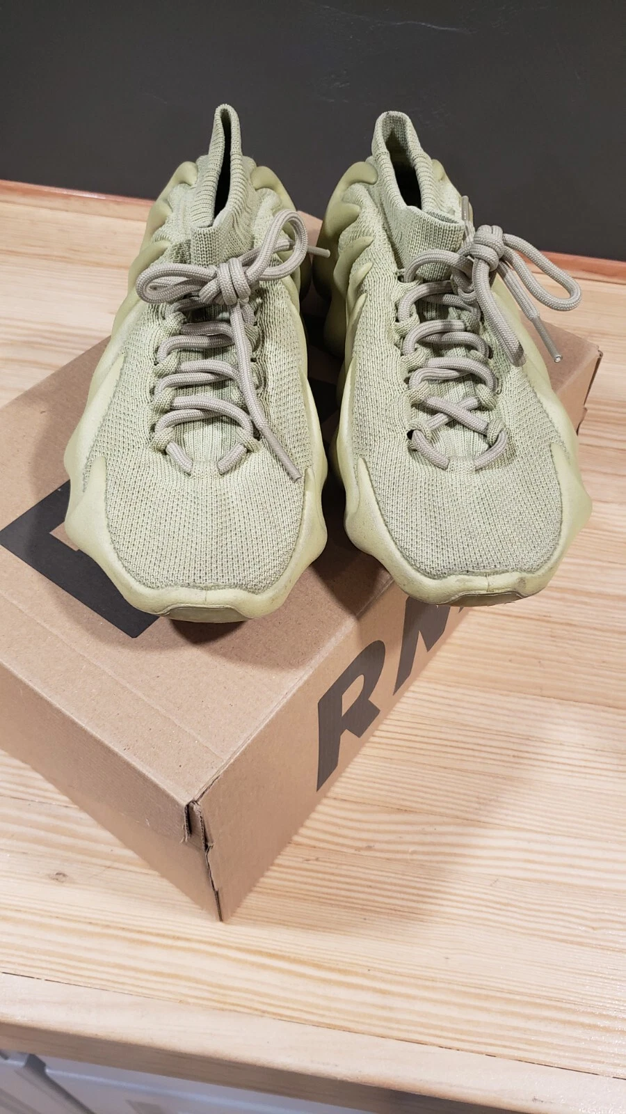 Scarpe basse Adidas Yeezy 450 Resin da uomo taglia 9 5 GY4110 triple verdi OG usate flip