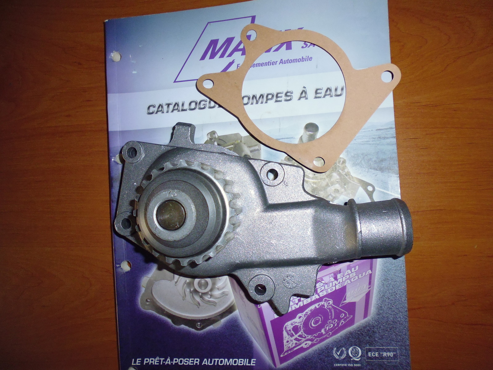 Pompe à eau pour Ford Fiesta et Escort moteur essence ldpa44