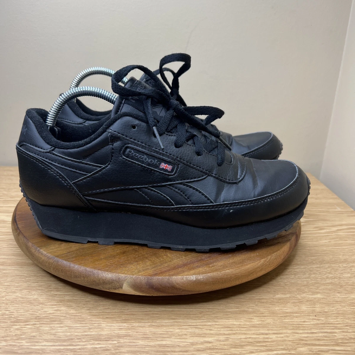 Reebok Classic Women s Size 8 Memory Tech 2.0 Black Athletic Tennis Shoe Low Top