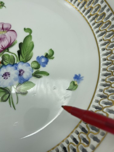 HEREND Beautiful Large Open Work PORCELAIN PLATE HAND-PAINTED FLOWERS Gold Trim - Picture 6 of 10