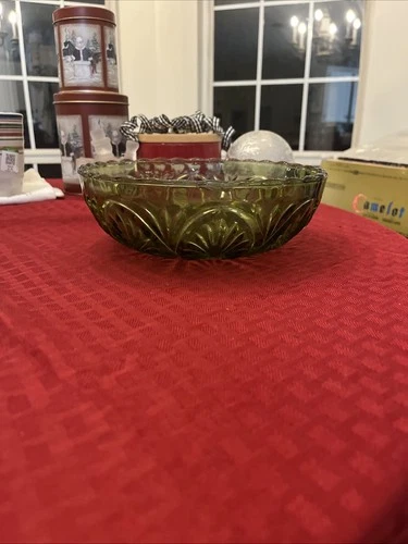 Vintage Anchor Hocking Green Vintage Presscut Glass Bowl