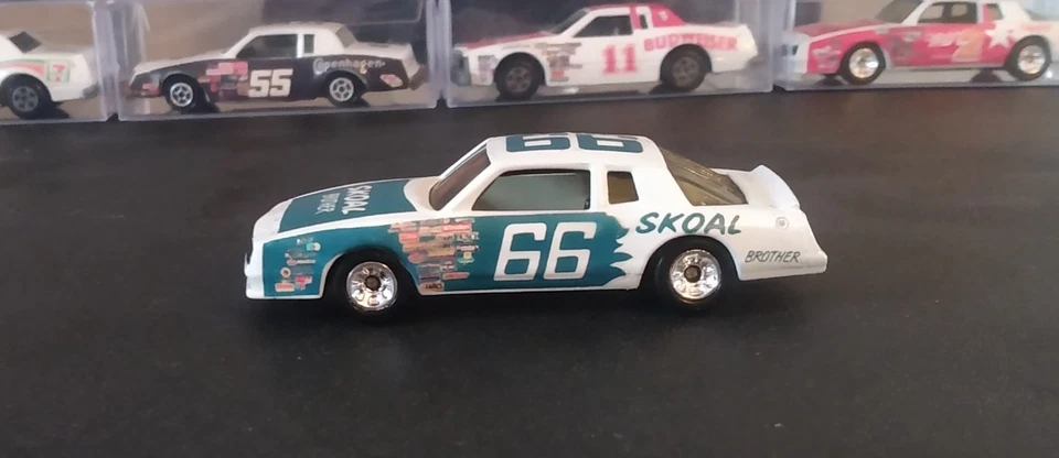 NASCAR #66 Skoal Brother Aero cupé vintage Ertl 1/64 Foto 3 de 4