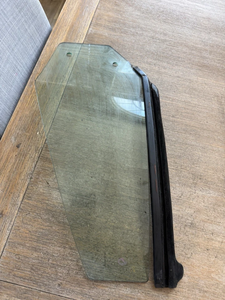 1995 CHRYSLER LEBARON DRIVER SIDE LEFT Front Window Foto 3 de 4