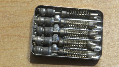 Original 1920 s-30 s Schrader Valve Cores & Metal Box Model T Ford Era, NOS