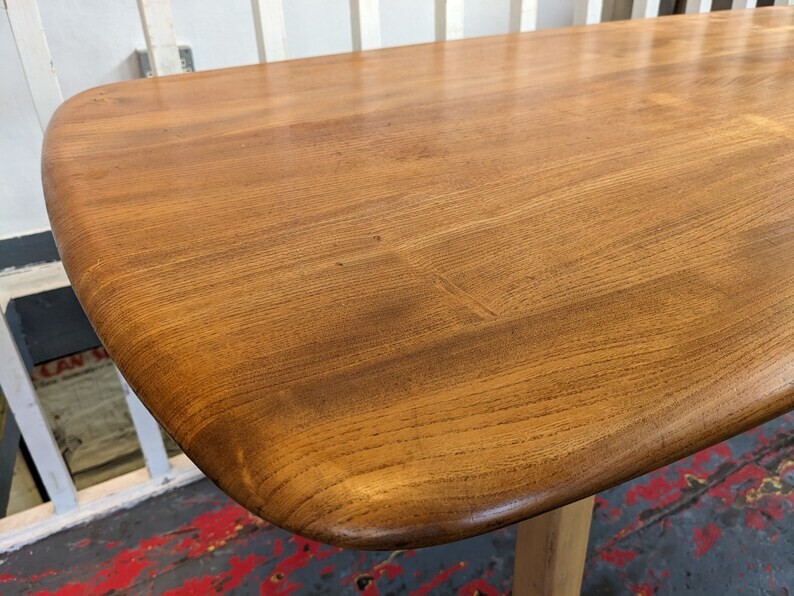 1960s Ercol Plank Dining Table in Elm & Beech. Vintage/Retro/Mid