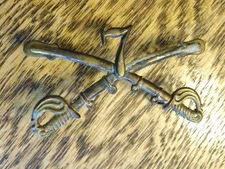 INDIAN WARS ERA 7TH CAVALRY CROSSED SABERS KEPI HAT INSIGNIA