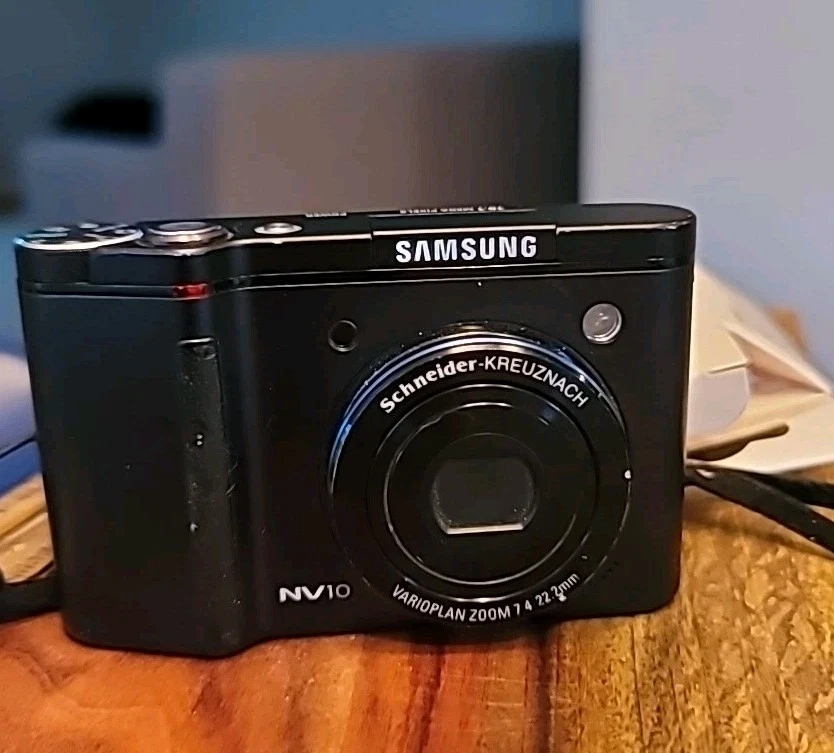 Samsung NV10 10.1MP Digital Camera 3x Optical Zoom w New BATTERY AND CHARGER! - Image 2 of 4