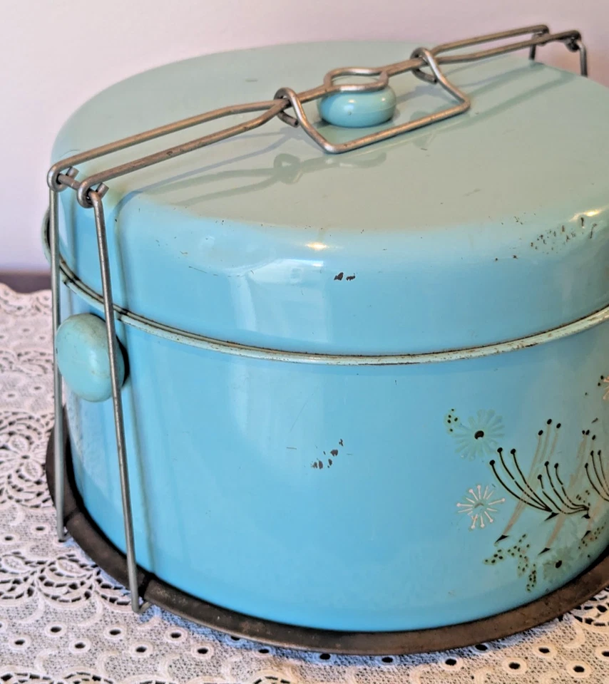 Portador de Pasteles Robins Huevo Azul Años 50 De Colección con Diseño Floral Dorado y Blanco Apagado Foto 2 de 4