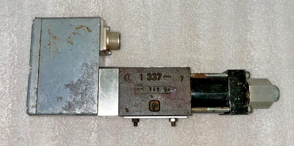 Válvula de control de presión servo Moog D635-606 A BT 350 bar ENVÍO RÁPIDO POR FEDEX Foto 2 de 4