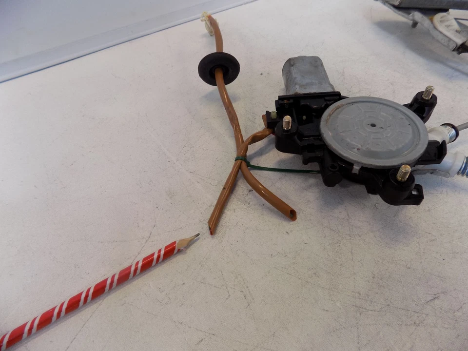 02-10 Lexus SC430 Cuarto trasero izquierdo regulador ventana con motor OEM 85710-24050 Foto 4 de 4