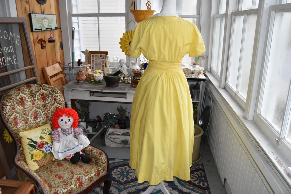 Vestido Vintage Años 50 "Bob Low" Algodón Línea A Cintura Calada Amarillo Mantequilla Talla Pequeña Foto 3 de 4