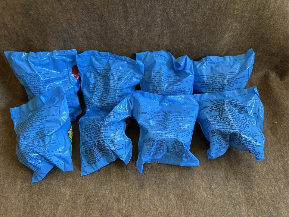 1998 McDonald's Furby Happy Meal Toys (Opaque Blue Bags)- NEW- Complete Set of 8 - Image 3 of 4