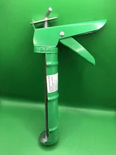 10 oz Smooth Rod Caulk Gun Comfortable Squeeze Grip Integrated Seal Punch