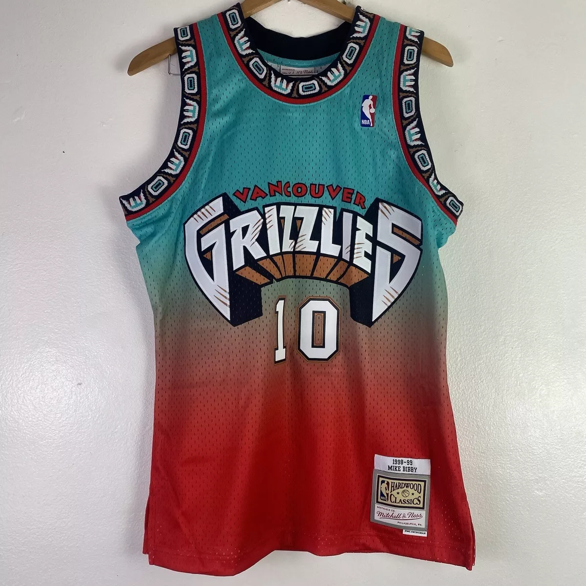 Mitchell & Ness Men's Mitchell & Ness Mike Bibby White Vancouver Grizzlies  Swingman Jersey