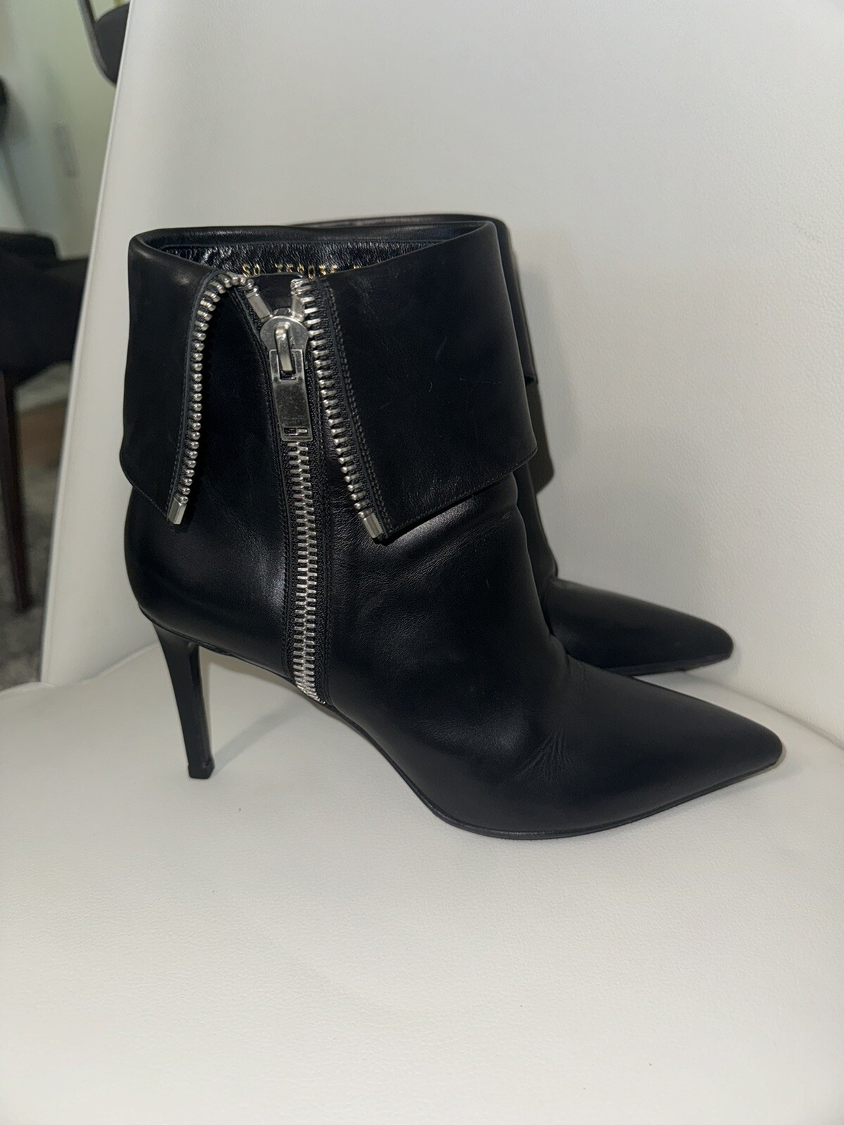 Stivaletti YVES SAINT LAURENT neri in pelle a punta con zip misura 8 38