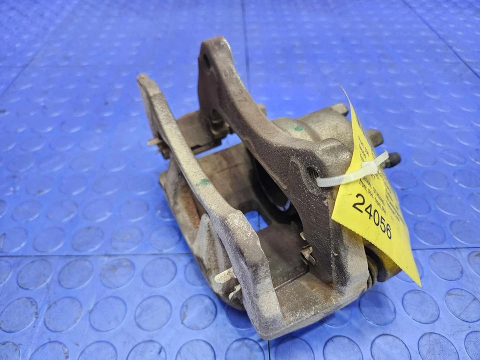 Conjunto de pinza de freno delantera derecha lado pasajero Mitsubishi Outlander 07-20 OEM Foto 2 de 4