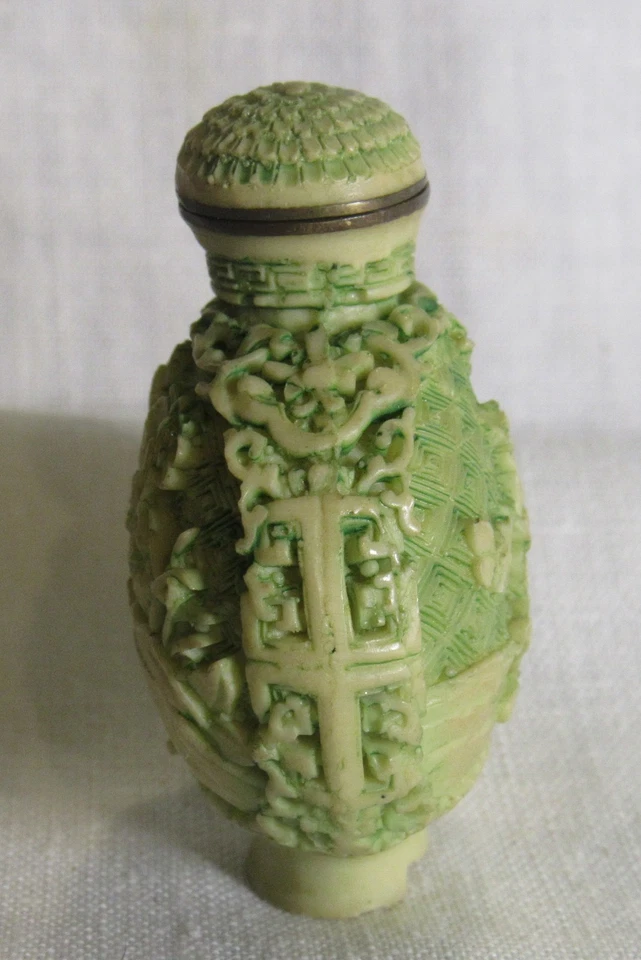 VTG/Antique Carved Snuff Bottle - Green - Preowned - AS FOUND - Image 2 of 4