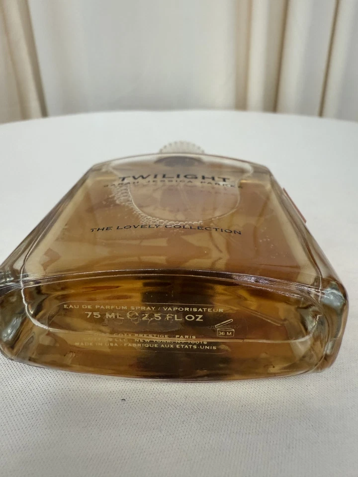 Twilight the Lovely Collection by Sarah Jessica Parker EDP Spray 75ml - Image 2 of 2