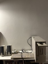 Siemens Nixdorf Xpert.  It is a retro system, processors and Windows 95