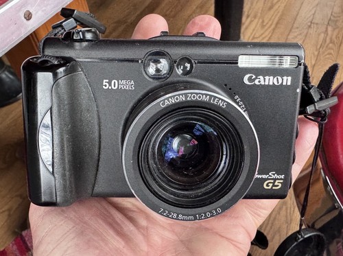 For repair. Canon G5 Powershot camera 5MP 1.8" LCD Autofocus 4x Optical Zoom
