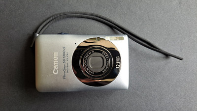 READ Canon PowerShot SD1300 IS Digital ELPH 12.1MP 4x Wide Zoom Camera AS IS 