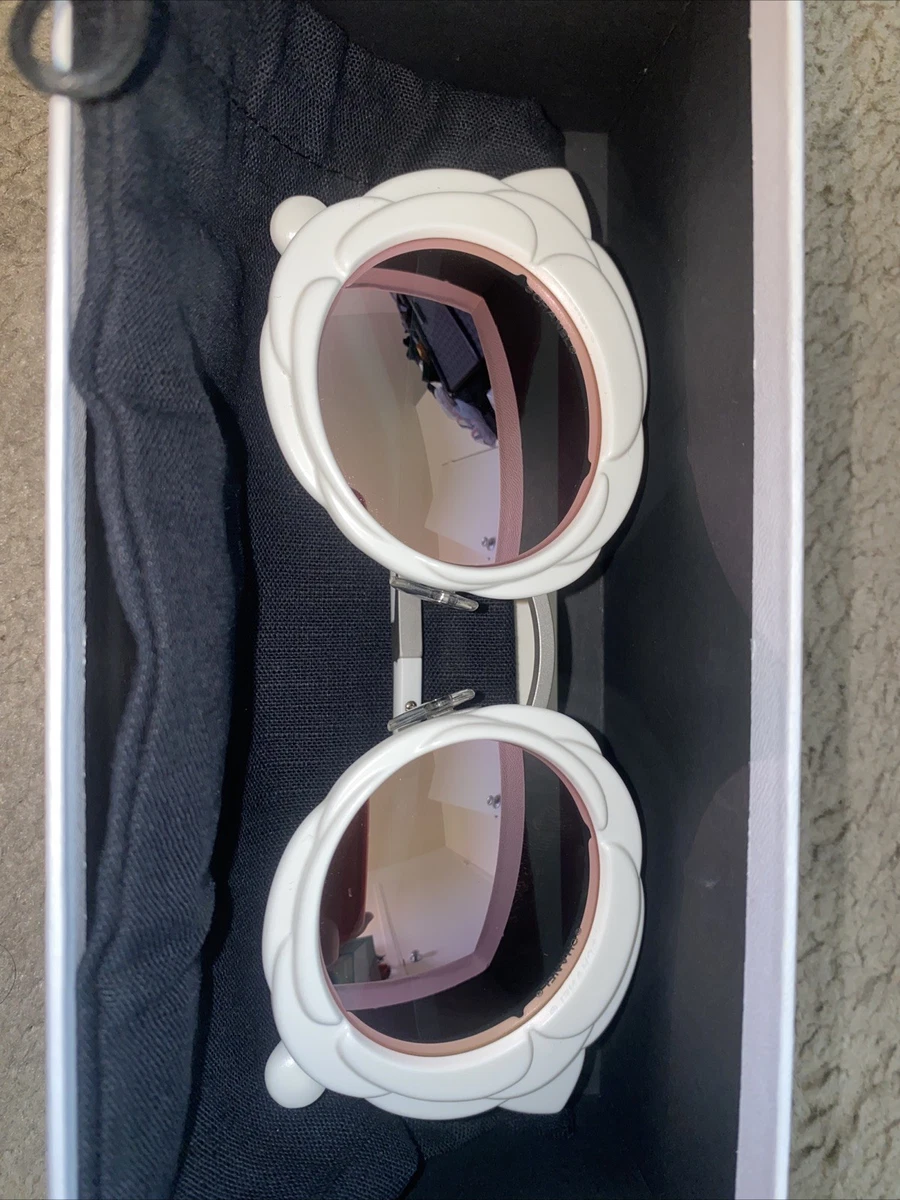 Chanel Camille mirrored sunglasses CHANEL CAMELLIA SUNGLASSES: FLOWER POWER main image 2